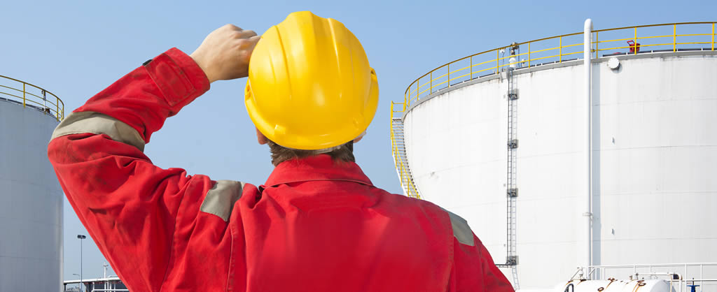 Nuestra mayor ventaja es nuestra gente Nuestro equipo de construcción de tanques recibe mas de 120 horas de entrenamiento interno sobre seguridad